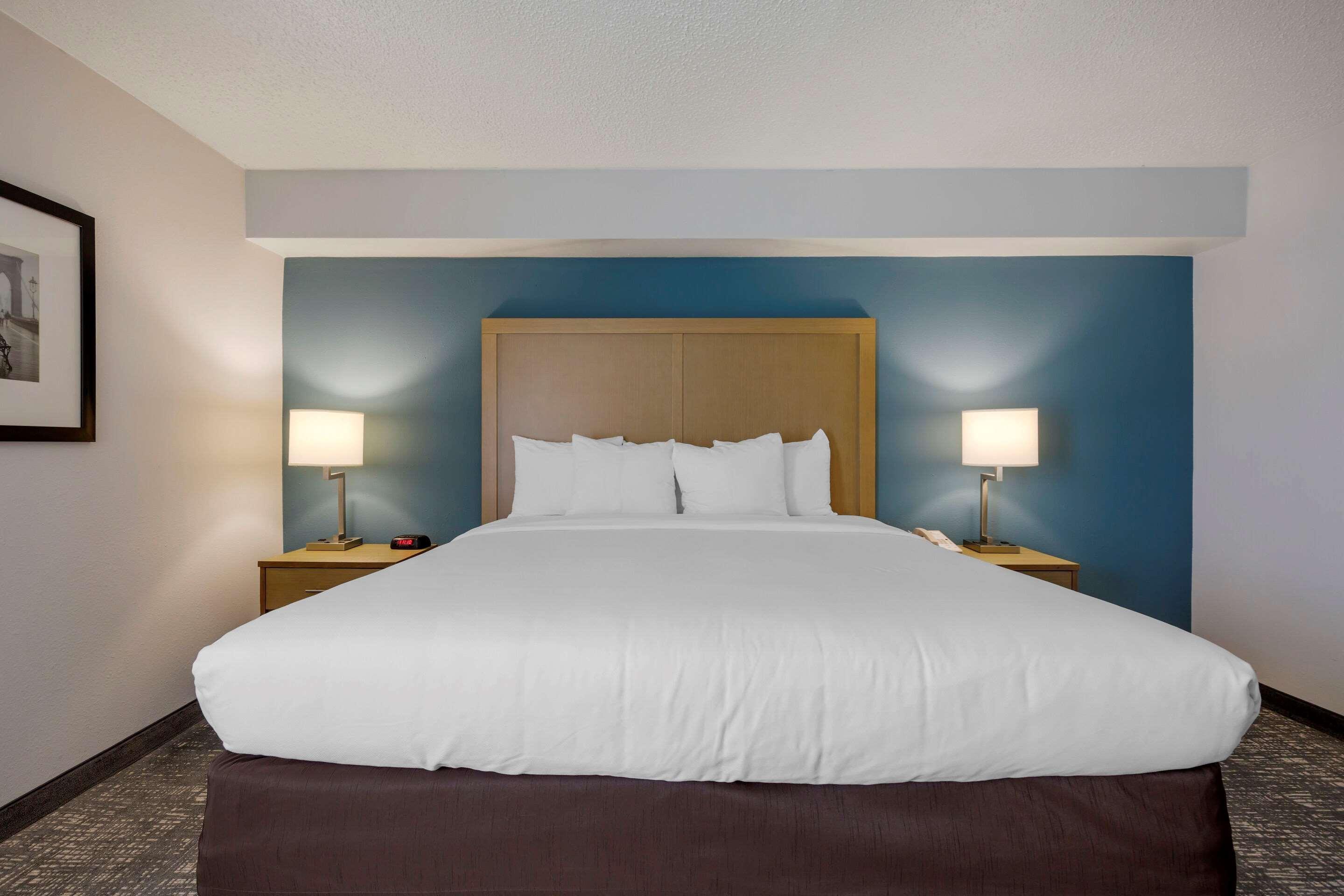 Comfort Inn & Suites Alexandria West Eksteriør billede